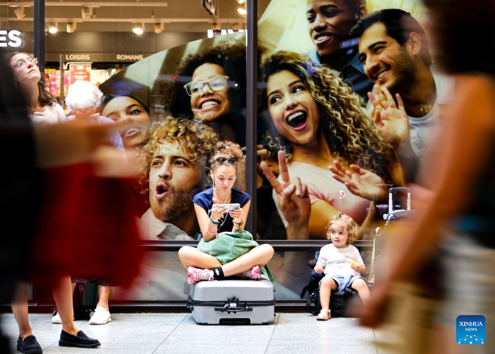 Passengers are pictured at Montparnasse railway station in Paris, France, Aug. 27, 2026. Rail traffic at Montparnasse railway station in Paris was temporarily suspended on Thursday due to a failure in the electrical system. (Xinhua/Wu Huiwo)