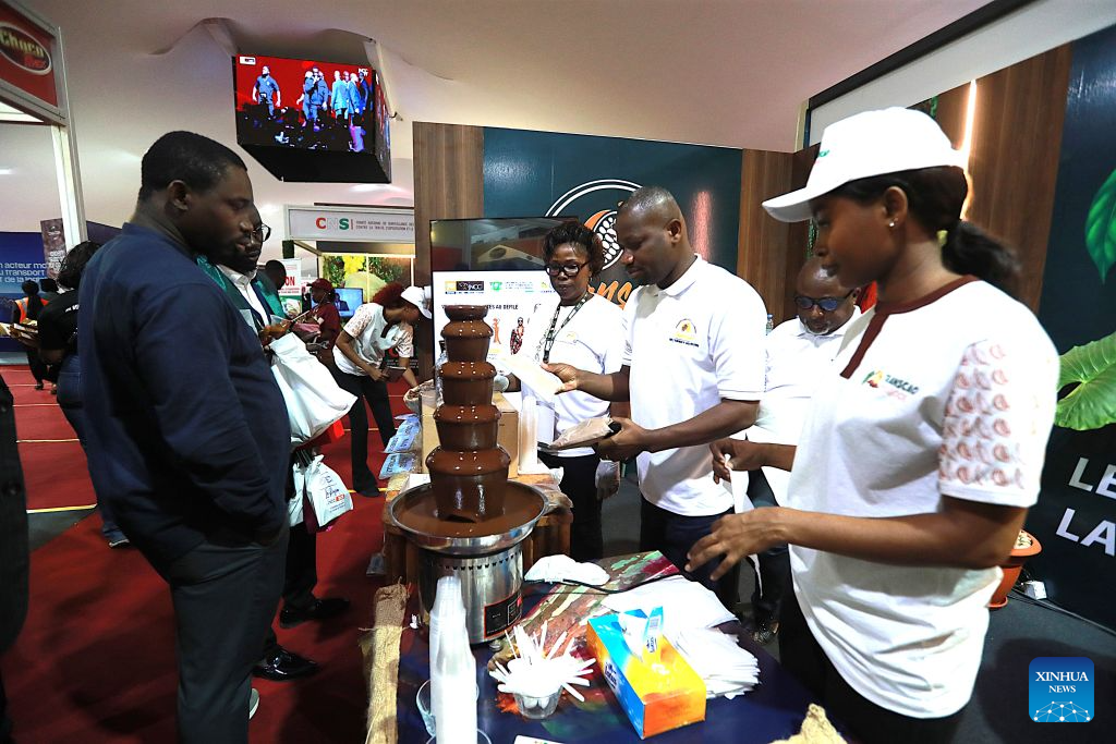 People learn about cocoa products at an exhibition booth of the 10th National Cocoa and Chocolate Days in Abidjan, Cote d'Ivoire, on Sept. 1, 2026.
The event kicked off here on Tuesday. Under the theme Youth and the Cocoa Farming of the Future, the three-day event features a wide range of cocoa and chocolate products, and provides a platform for discussions on youth participation, local cocoa processing, technological innovation and the sustainable development of the sector. It brings together people from various segments of the cocoa industry, including cocoa farming, processing, exports and chocolate production to participate.
Cocoa is one of Cote d'Ivoire's most important cash crops and a key pillar of its agricultural and export economy. (Photo by Yvan Sonh/Xinhua)