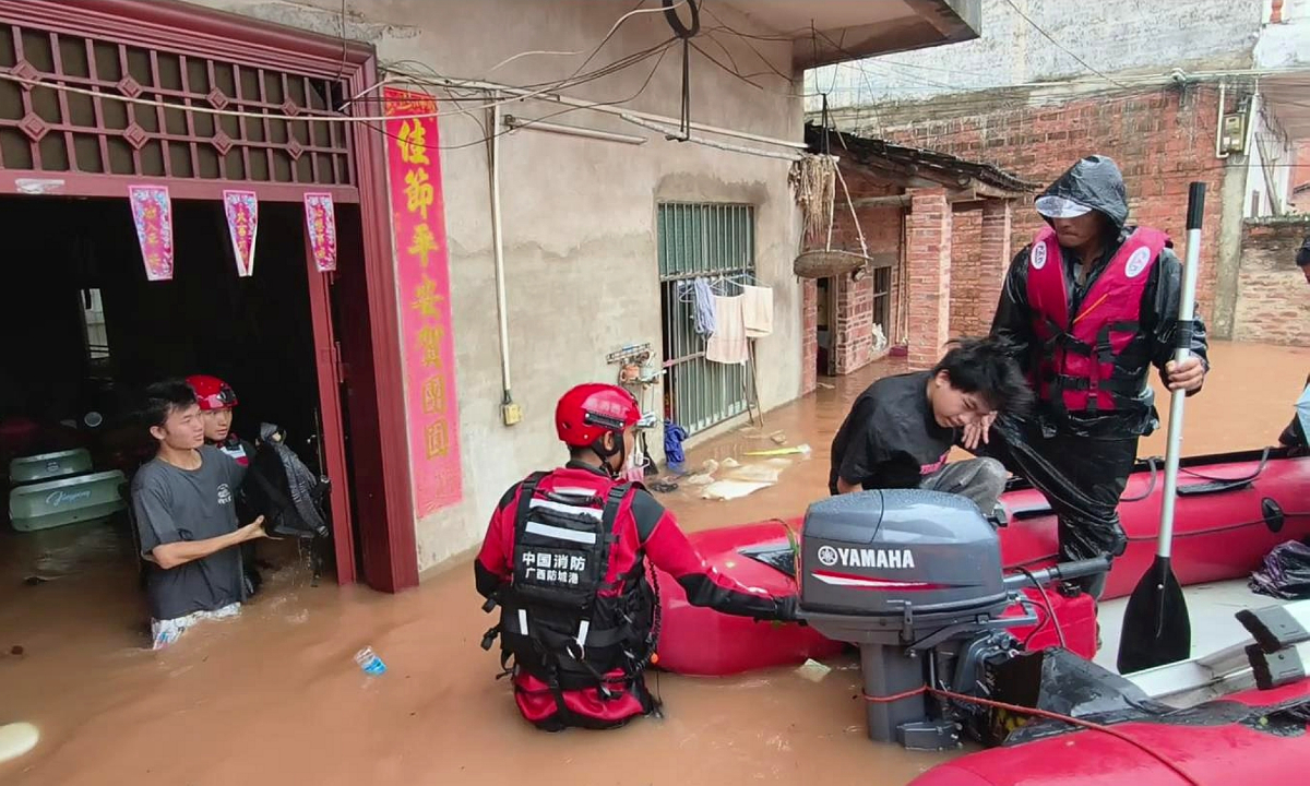Rescue personnel use boats to evacuate residents to safety after flooding hit a county in Fangchenggang city, South China’s Guangxi Zhuang Autonomous Region, on August 23, 2026, following the impact of a typhoon. Photo: VCG