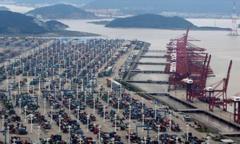 Cranes in Ningbo Port, East China’s Zhejiang Province, load and offload cargo on Wednesday. The port handled 15.15 million 20-foot equivalent units of goods during the first eight months of the year, up 8 percent year-on-year, according to the Ningbo Port Co. The port also received 29.64 million tons of crude during the period, flat with last year. Photo: IC