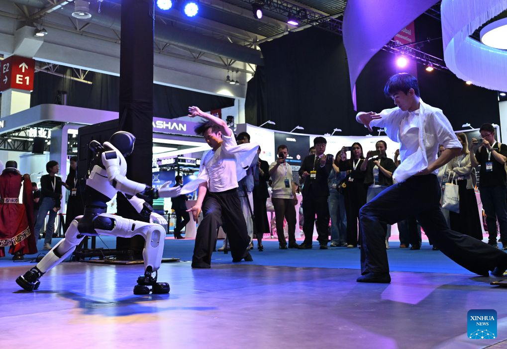 Dancers perform with a humanoid robot during the HICOOL 2026 Global Entrepreneur Summit in Beijing, capital of China, Aug. 26, 2026. Themed From Innovation Breakthroughs to Industry Benchmarks, the HICOOL 2026 Global Entrepreneur Summit kicked off here on Wednesday. (Xinhua/Li He)