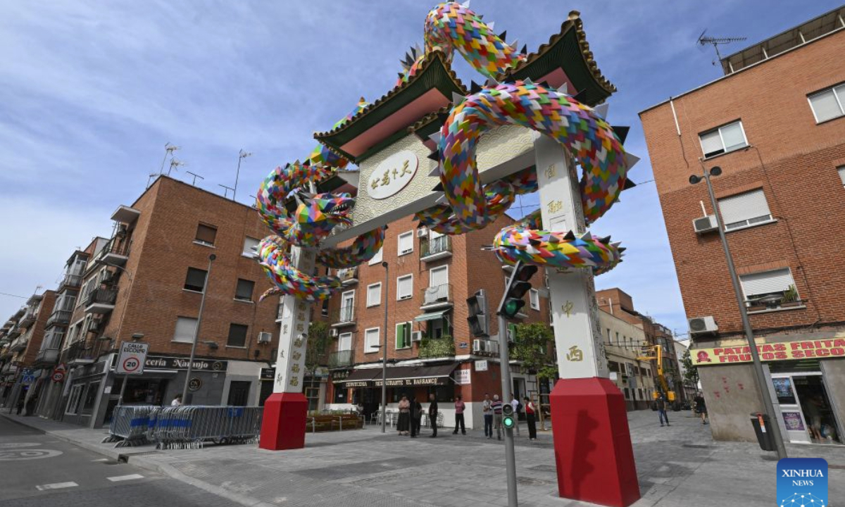 Photo taken on Oct. 1, 2026 shows the Chinese archway in Usera district of Madrid, Spain. A Chinese archway featuring two dragons and Madrid's emblematic bear was unveiled Thursday in the Usera district of the Spanish capital, celebrating the neighborhood's cultural diversity and the ties with its Chinese community. (Xinhua/Cheng Min)