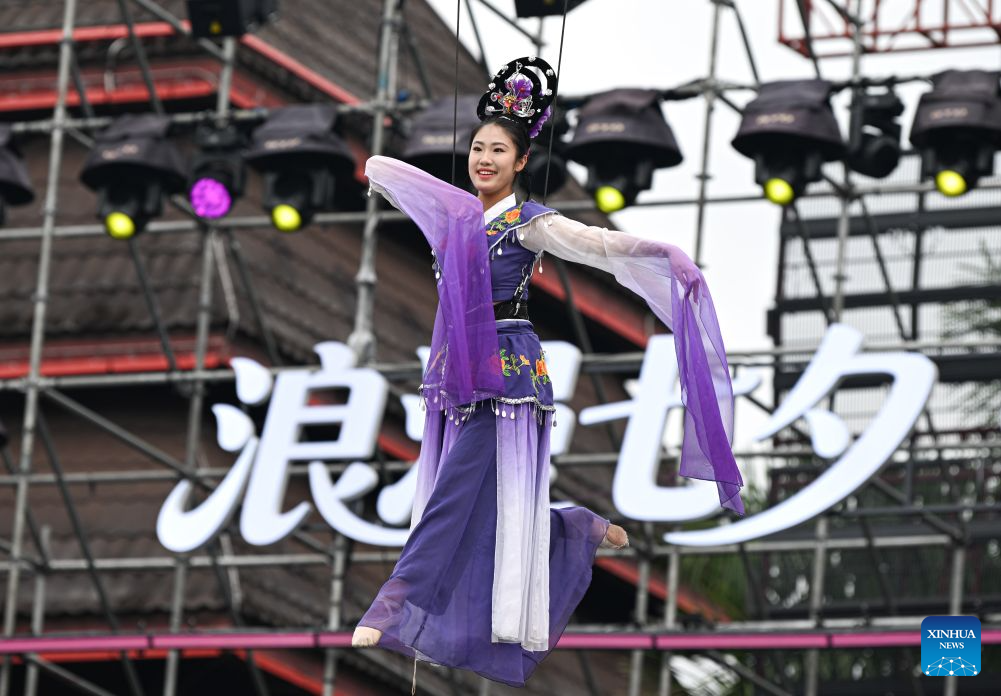 A dancer performs at the opening ceremony of a water festival held in Baoting Li and Miao Autonomous County, south China's Hainan Province, Aug. 19, 2026.
A water festival is held here on Wednesday, on the occasion of the Qixi Festival, the Chinese version of the Valentine's Day. (Xinhua/Pu Xiaoxu)