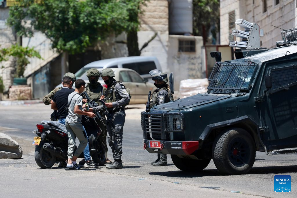 Israeli security personnel conduct inspections near the Qalandiya checkpoint, north of Jerusalem, Aug. 6, 2026. Israeli military and police forces have intensified security operations in and around Jerusalem, as persistent violence across the West Bank drives up regional tensions recently. (Photo by Jamal Awad/Xinhua)