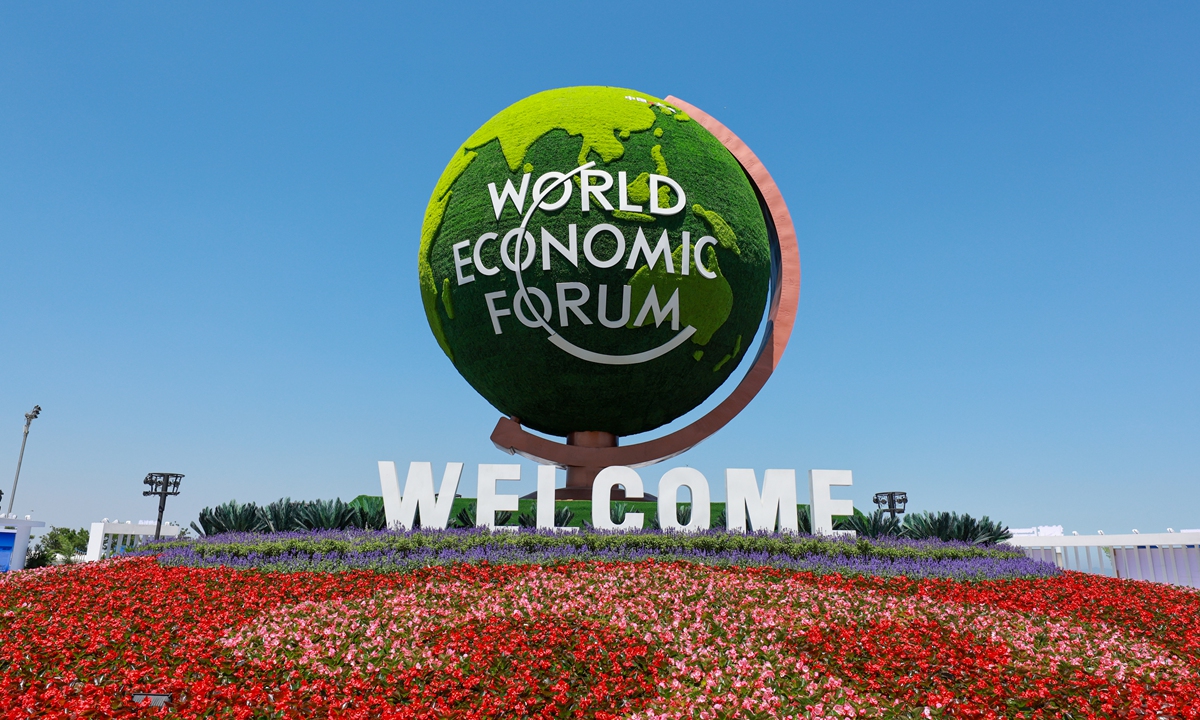 A themed flower display is seen outside the Dalian International Conference Center on June 22, 2026, ahead of the 17th Annual Meeting of the New Champions, also known as the Summer Davos Forum, which will be held in Dalian, Northeast China's Liaoning Province from June 23 to 25. Photo: VCG
