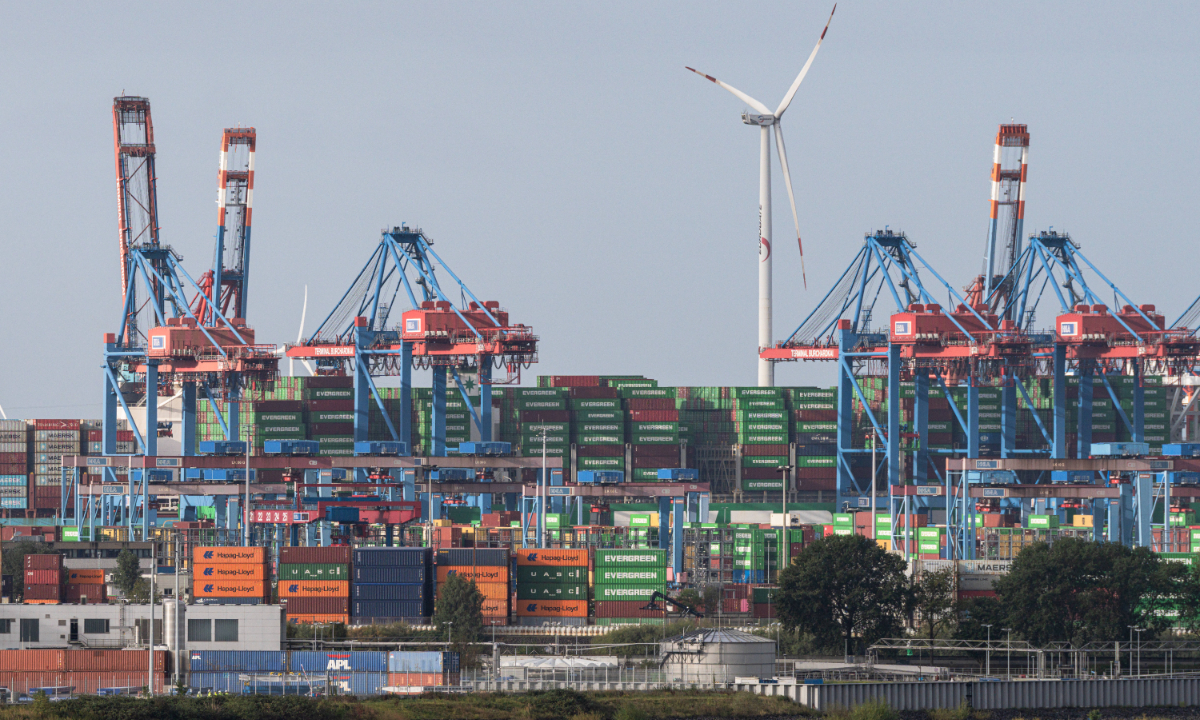 Container cranes, shipping containers and wind turbines at the HHLA Container Terminal Tollerort in Hamburg, Germany Photo: VCG