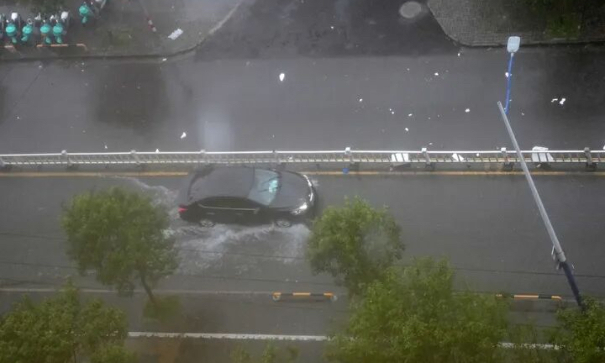 Vehicles travel through a flooded road in Longwan district, Wenzhou, East China’s Zhejiang Province, on August 28. Photo: Screenshot from Xinhua News Agency