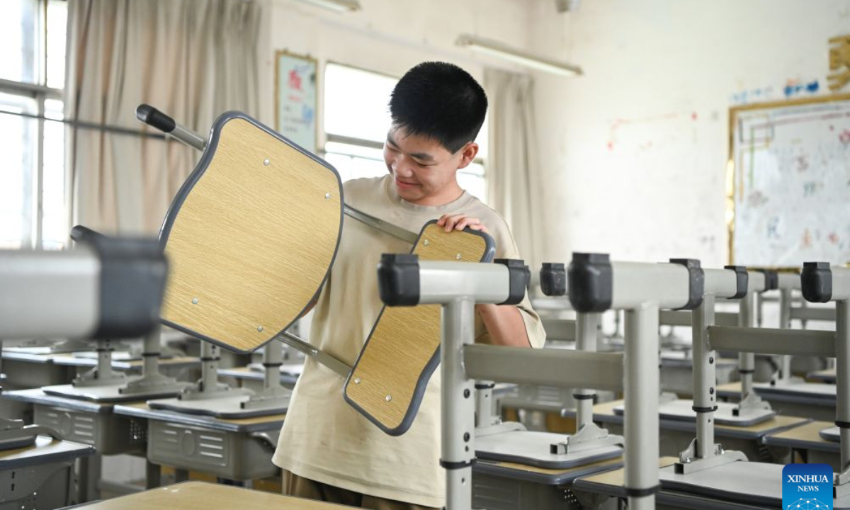 A student checks a new chair a day before the new semester at a secondary school in Yunbiao Town of Hengzhou, south China's Guangxi Zhuang Autonomous Region, Aug. 30, 2026. A new semester kicked off for primary and secondary schools in Hengzhou on Monday.
Hengzhou suffered severe flooding triggered by Typhoon Maysak in July this year. After cleanup, repair, and disinfection, all the flood-affected schools started the new semester. (Xinhua/Cao Yiming)