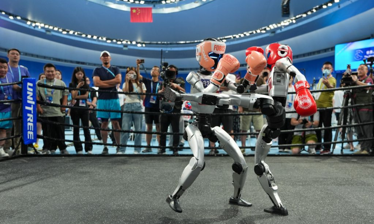 Humanoid robots compete in a kickboxing match at the 2025 World Humanoid Robot Games in Beijing, capital of China, Aug. 15, 2025. (Xinhua/Ju Huanzong)