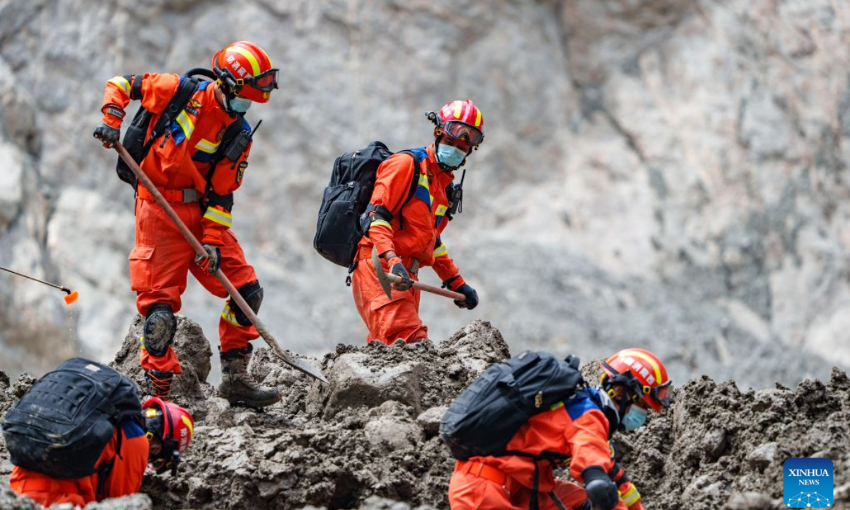 Rescuers work at the core affected zone of the mudslide-hit Gyirong Port in southwest China's Xizang Autonomous Region, Sept. 6, 2026.
China has deployed more than 2,500 rescue personnel after a mudslide struck Gyirong Port on the China-Nepal border in southwest China's Xizang Autonomous Region on Aug. 26, the emergency response and rescue headquarters said on Sunday.
The mudslide, triggered by a high-altitude glacier collapse in Nepal, had left 43 people dead and 519 others missing at the border port as of 6 p.m. Saturday, officials told a press conference.
As of 6 p.m. Saturday, more than 2,500 people and over 500 vehicles had been deployed to join rescue operations, and more than 1,000 flights of drones had air-dropped 5.43 tonnes of supplies, officials said. (Xinhua/Tenzin Nyida)