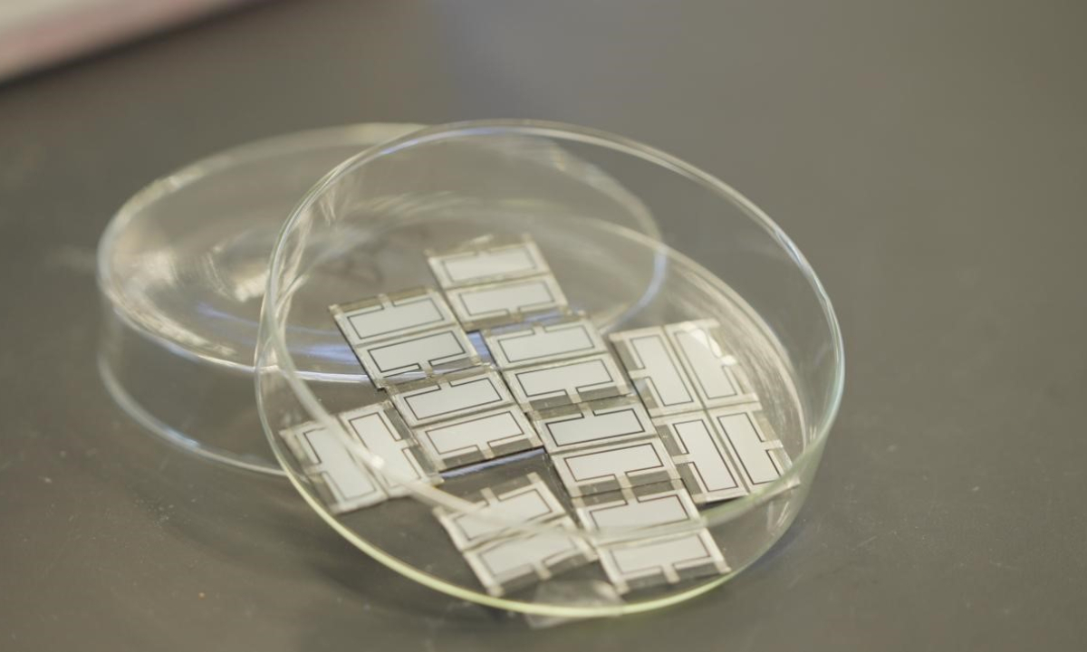 Perovskite-organic tandem solar cell device Photo: Courtesy of Institute of Chemistry under the Chinese Academy of Sciences