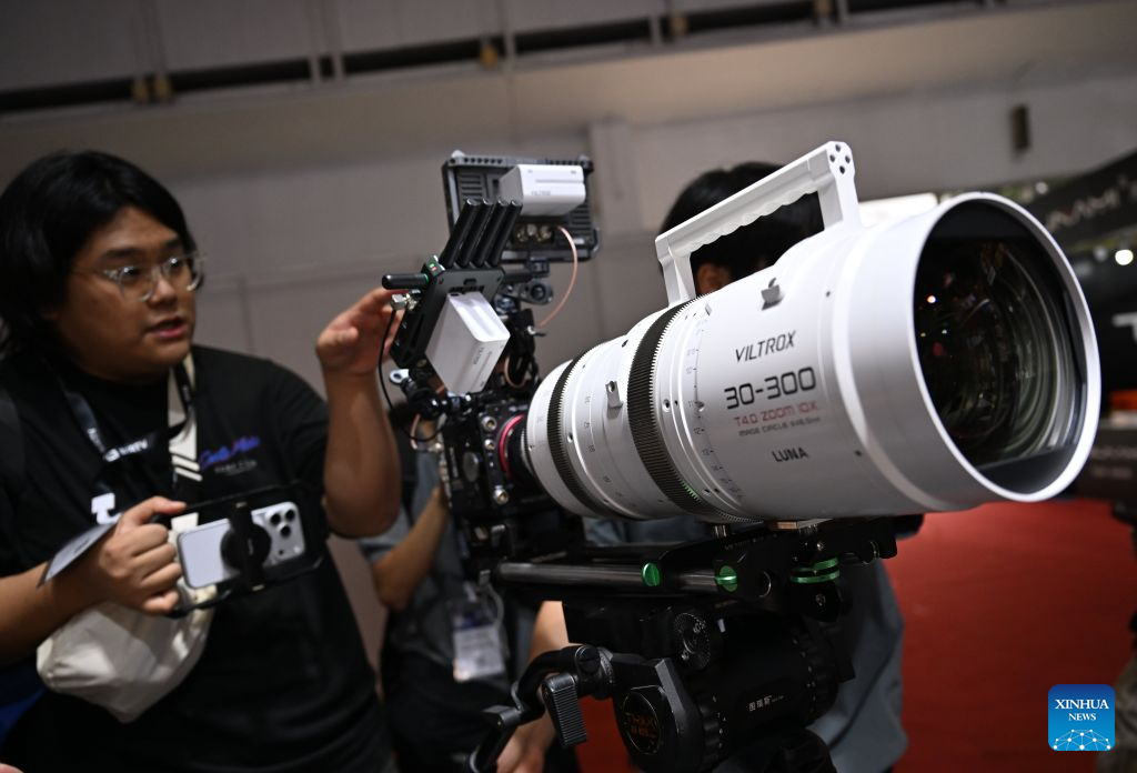 A visitor learns about a zoom lens for film-making during the 33rd Beijing International Radio, TV & Film Exhibition (BIRTV 2026) in Beijing, capital of China, Aug. 20, 2026. The ongoing 33rd Beijing International Radio, TV & Film Exhibition is held here from Aug. 19 to Aug. 22. (Xinhua/Zheng Huansong)