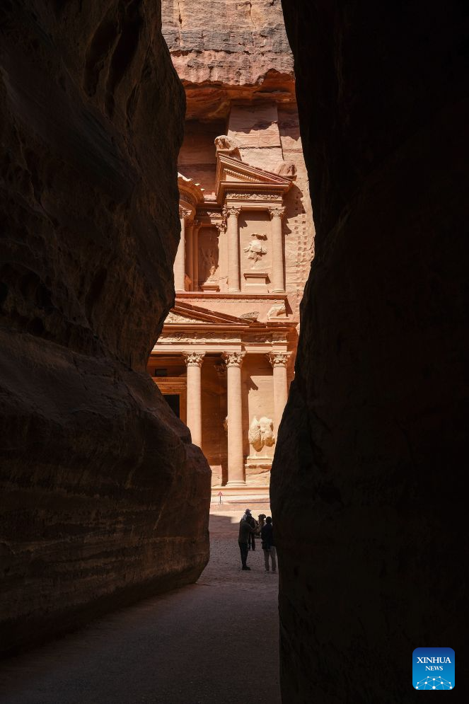 Tourists visit the Treasury in the ancient city of Petra, Jordan, July 23, 2026. Jiayuguan, the westernmost point of China's Ming Dynasty Great Wall, and the ancient city of Petra in Jordan are both landmarks boasting rich cultural heritage.
In 2017, they established a twinhood relationship, built on the fact that both are UNESCO-listed World Heritage sites, distinguished by their unique and creative architecture in harmony with the natural environment.
In 2025, the Chinese city of Jiayuguan and the Jordanian city of Petra signed an agreement on cooperation in culture and tourism at the archaeological site of Petra, seeking to strengthen the friendly ties between the two historical sites. (Xinhua/Xin Mengchen)