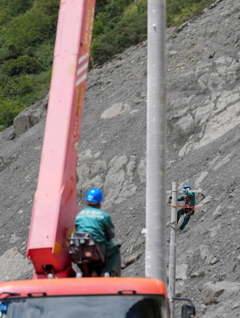 Workers install utility poles at the core affected zone of the mudslide-hit Gyirong Port in southwest China's Xizang Autonomous Region, Sept. 3, 2026. (Xinhua/Jigme Dorje)