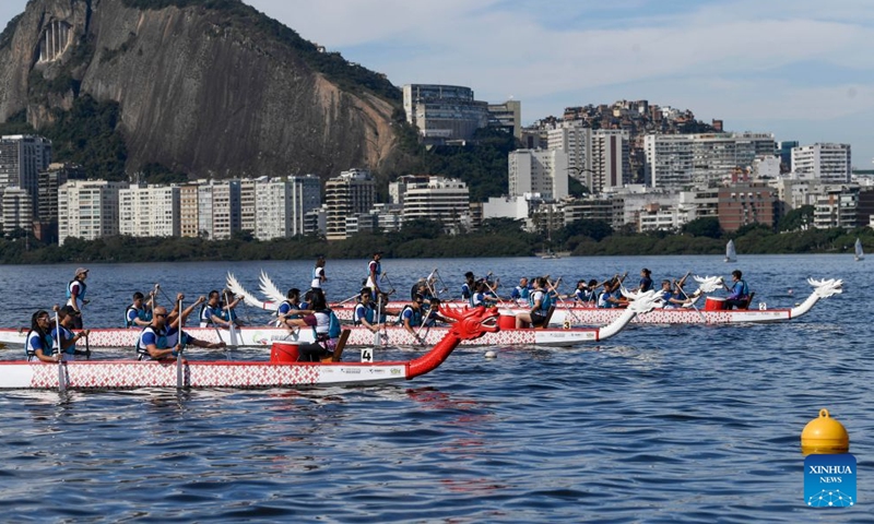 Rowers compete in a dragon boat racing during a cultural event marking the Dragon Boat Festival at Lagoa Rodrigo de Freitas in Rio de Janeiro, Brazil, June 20, 2026. (Photo by Daniel Ramalho/Xinhua)