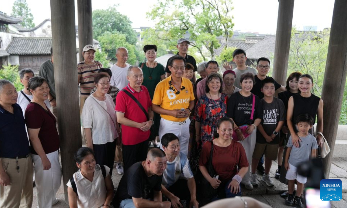 Fei Hai-ping (C) poses for a group photo with his relatives in Puyuan Township, east China's Zhejiang Province, Aug. 14, 2026. (Xinhua)