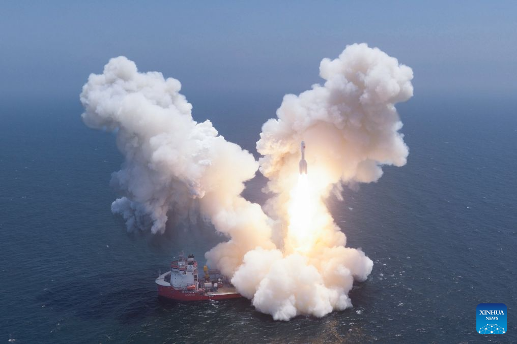 A Gravity-1 carrier rocket carrying nine satellites blasts off from waters off the coast of Shanghai, east China, July 22, 2026. The Taiyuan Satellite Launch Center launched the commercial rocket at 10:54 a.m. (Beijing Time), placing nine satellites into their designated orbits. (Xinhua)