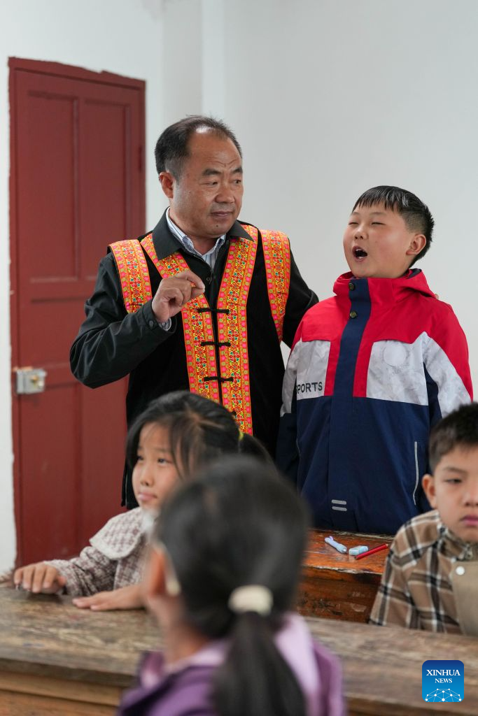 Students attend a folk song class at Caoyuan school in Caoyuan Village of Longhui County, central China's Hunan Province, Sept. 3, 2026. (Xinhua/Xue Yuge)