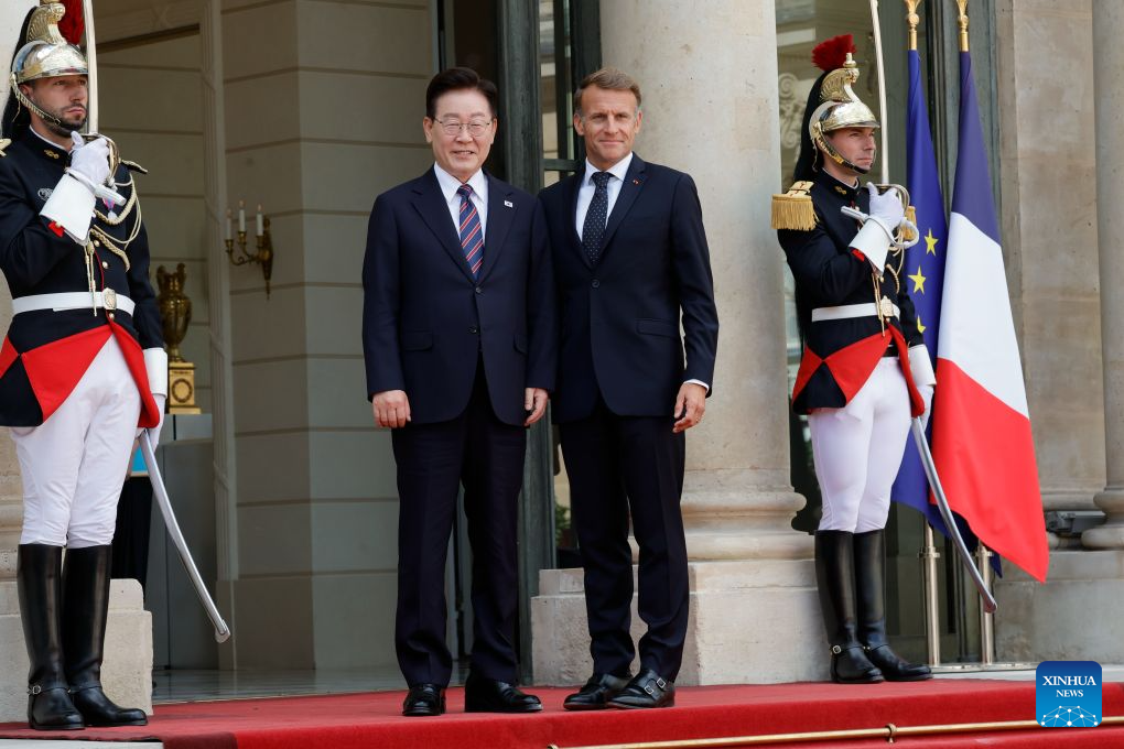 French President Emmanuel Macron (2nd R) welcomes South Korean President Lee Jae Myung at Elysee Palace in Paris, France, Sept. 8, 2026. (Photo by Henri Szwarc/Xinhua)