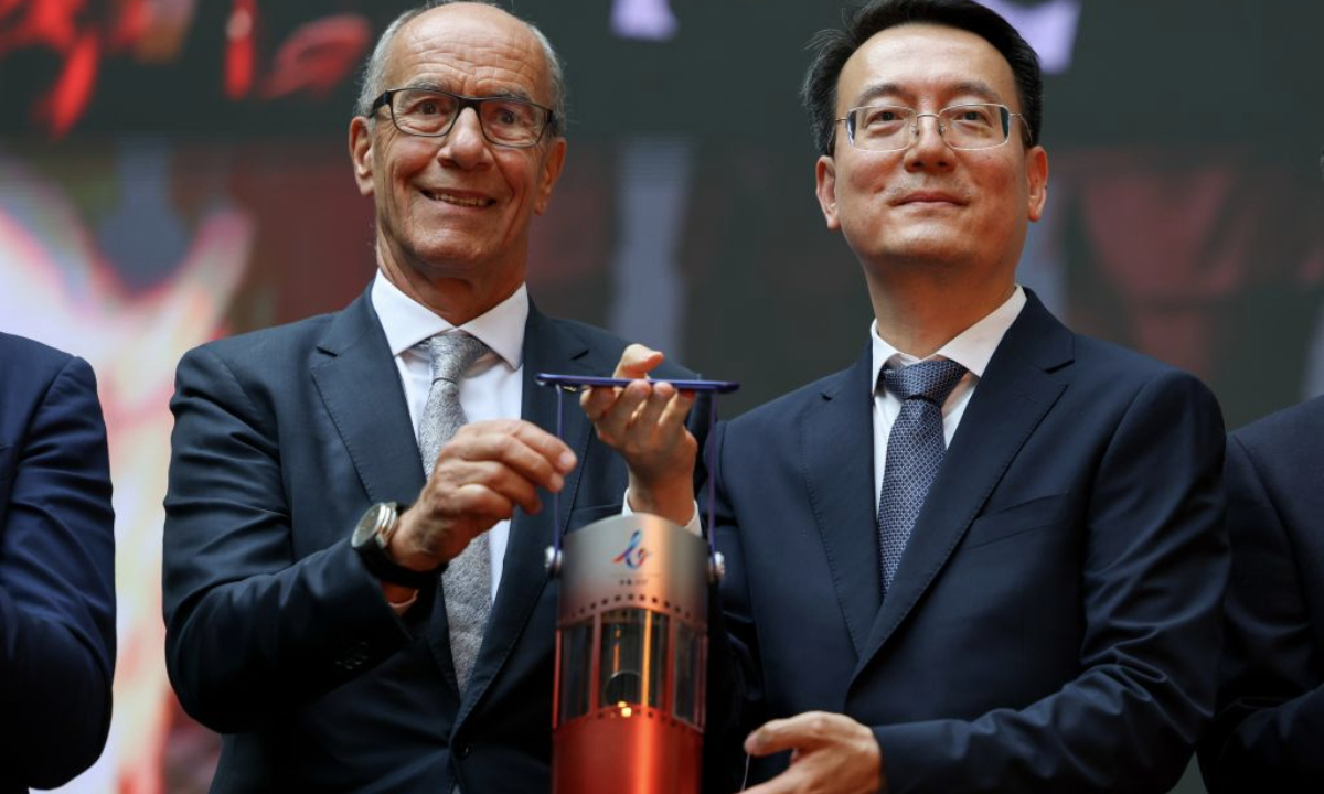 Mayor of Changchun Gu Gang (R) and president of FISU Leonz Eder hold the flame lantern during the flame collection ceremony for the Changchun 2027 Winter Universiade in Turin, Italy, Oct. 8, 2026. (Xinhua/Wang Kaiyan)