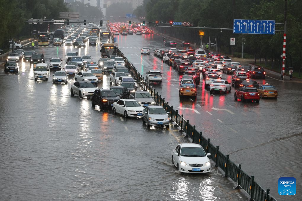 Vehicles move on a waterlogged street in Harbin, northeast China's Heilongjiang Province, Aug. 4, 2026. A heavy rain swept the city of Harbin on Tuesday. (Xinhua/Wang Song)