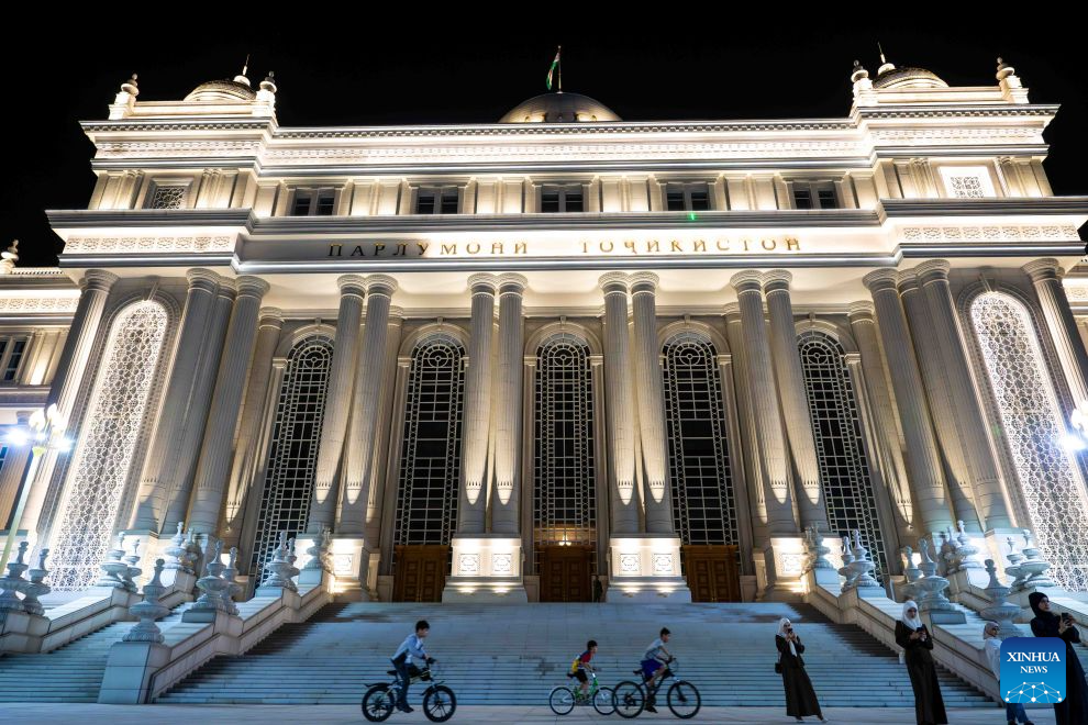 People enjoy themselves in front of the Tajikistan parliament building in Dushanbe, Tajikistan, on Sept. 27, 2026. (Xinhua/Li Renzi)