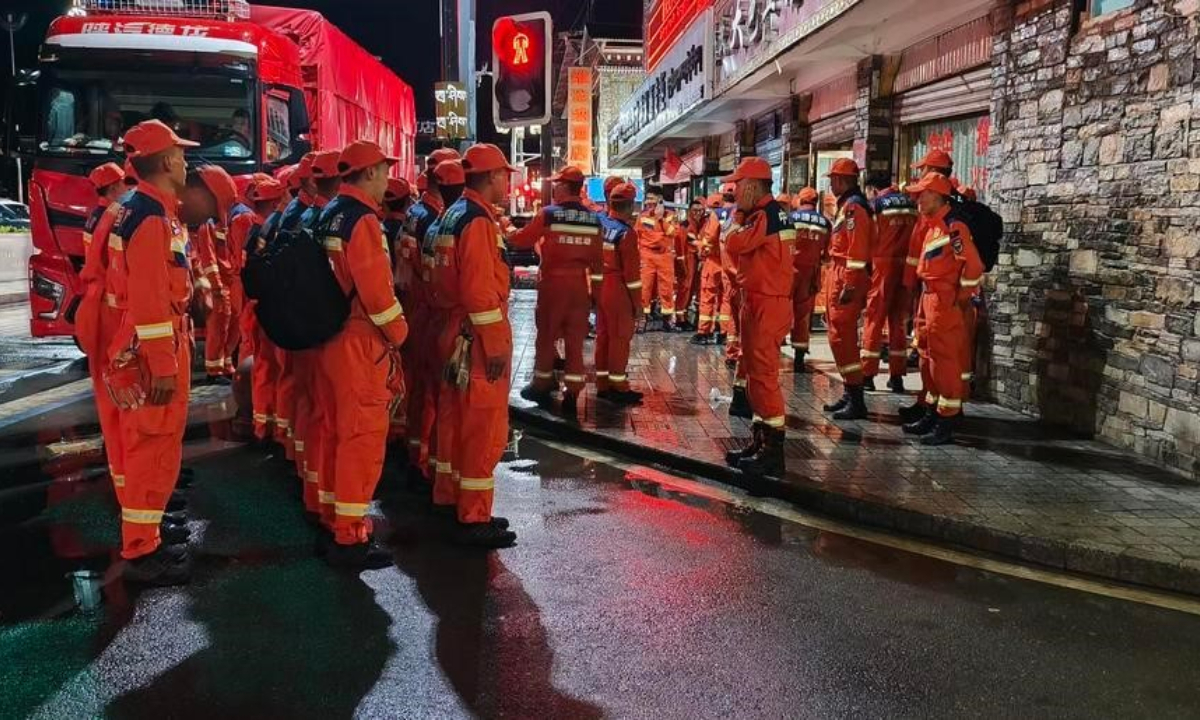Rescuers prepare before heading to the mudslide-stricken Gyirong Port in Gyirong county, southwest China's Xizang Autonomous Region, August 27, 2026. Photo: Xinhua