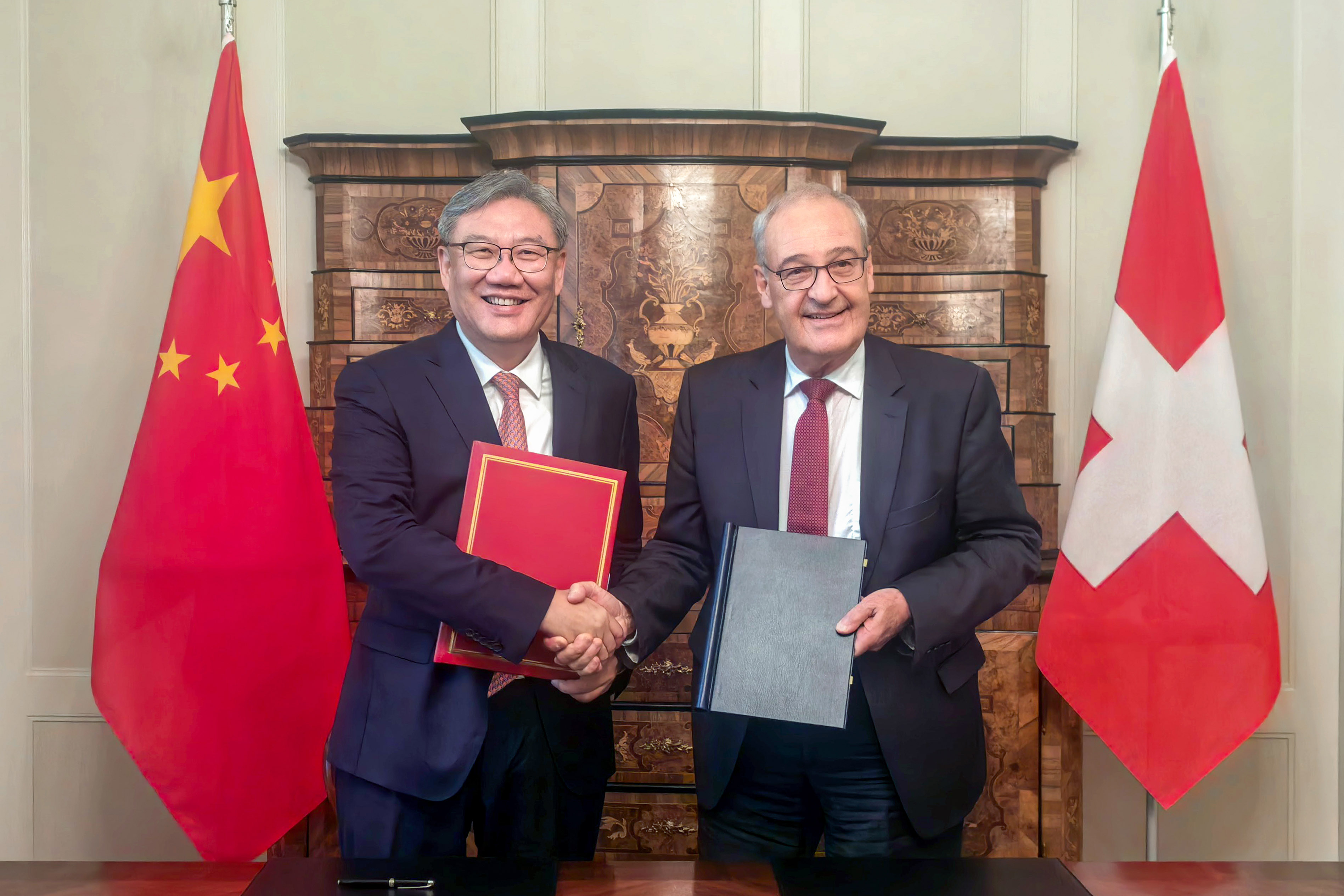 Chinese Commerce Minister Wang Wentao met Guy Parmelin, president of the Swiss Confederation and head of the Federal Department of Economic Affairs, Education and Research, in Bern, capital of Switzerland, on August 20, 2026. Photo: MOFCOM website