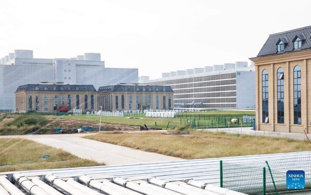 This photo taken on Sept. 7, 2026 shows a pig-breeding center in Zhengzhou, central China's Henan Province. The pig-breeding center of Muyuan Foods Group Co., Ltd. covers a total area of 186.67 hectares, including 13 multi-storey pig farms. (Xinhua/Zhang Fan)
