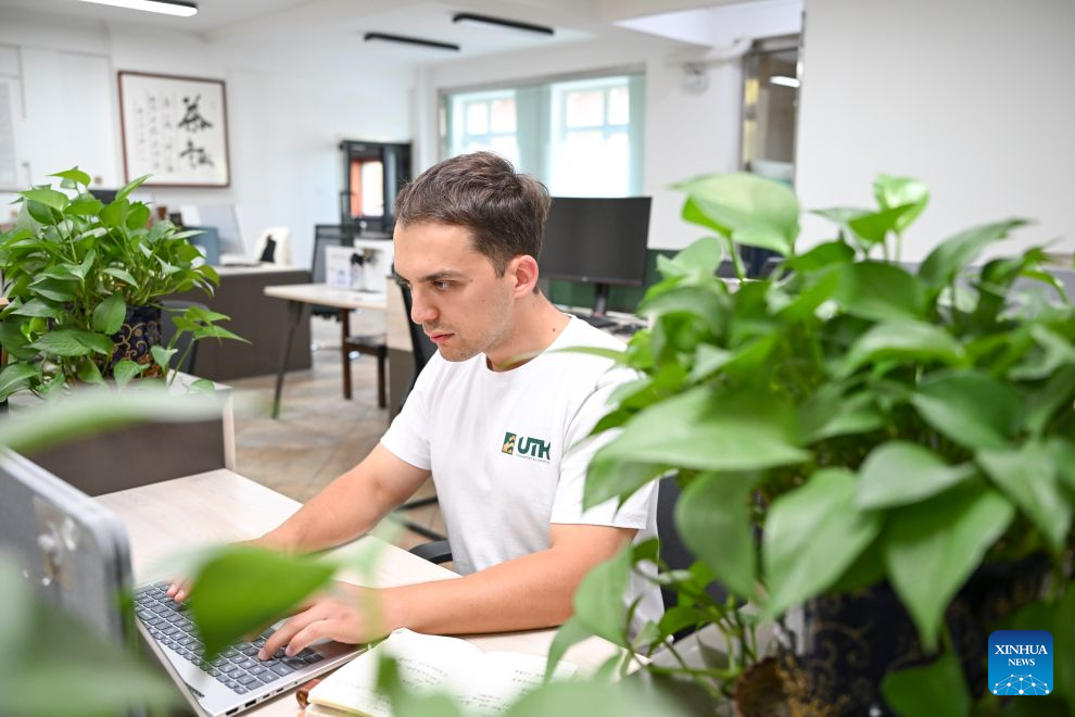 Arseniy Kretov works at an office in Urumqi, northwest China's Xinjiang Uygur Autonomous Region, Sept. 3, 2026.
Arseniy Kretov, 27, who goes by the Chinese name Yu Hao, hails from Tashkent, Uzbekistan. He is the regional representative of O'ZTEMIRYO'LKONTEYNER (UTK) in China and mainly works in cross-border logistics.
Interested in China, Arseniy went to Nanjing in Jiangsu Province to study. During his three years there, he was deeply impressed by China's transportation, medical services and food. After starting his career, UTK dispatched Arseniy to Xinjiang because he was fluent in Chinese.
Arseniy currently works with a Chinese team in Urumqi. His company transports consumer goods, electronic products, fabrics and other products made in China to countries in Central Asia and elsewhere.
Although Arseniy has worked in Xinjiang for less than a year, he has already found many market opportunities. His team's business volume has increased every month, which has given him more confidence. Arseniy said logistics between China and Central Asia is more than just a job for him. It is a field with promising prospects. (Xinhua/Hu Huhu)