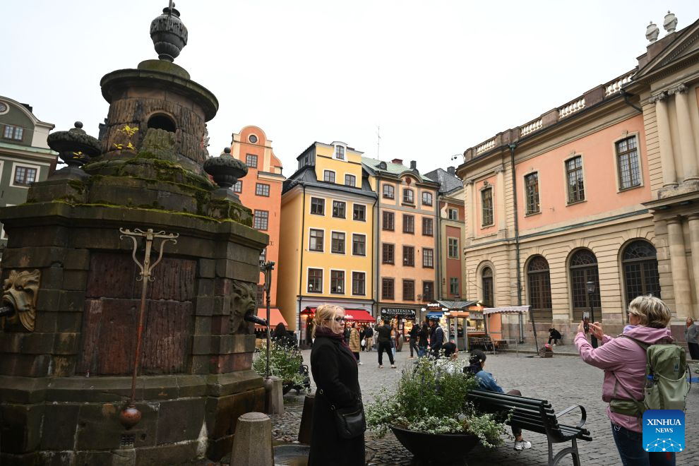 A woman poses for photos in Stockholm, Sweden, Oct. 8, 2026. (Xinhua/Lyu You)