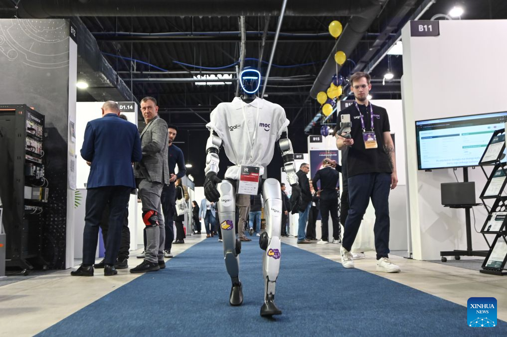 A humanoid robot demonstrates walking at the World of AI and Big Data Expo in Warsaw, Poland, Sept. 22, 2026. Held from Sept. 22 to 24, the World of AI and Big Data Expo in Warsaw focuses on artificial intelligence, big data and related digital technologies, showcasing innovations in AI applications, data management, robotics and intelligent automation. (Photo by Aleksy Witwicki/Xinhua)