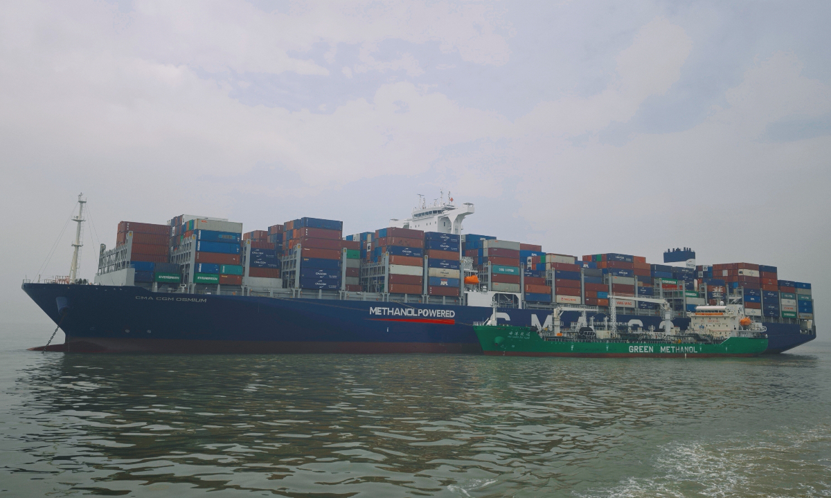 Haigang Zhiyuan, a methanol bunkering vessel, successfully completes the bunkering of domestic-produced biomethanol to methanol-powered containership CMA CGM Osmium, which flies the Maltese flag. Photo: Screenshot from yicai.com