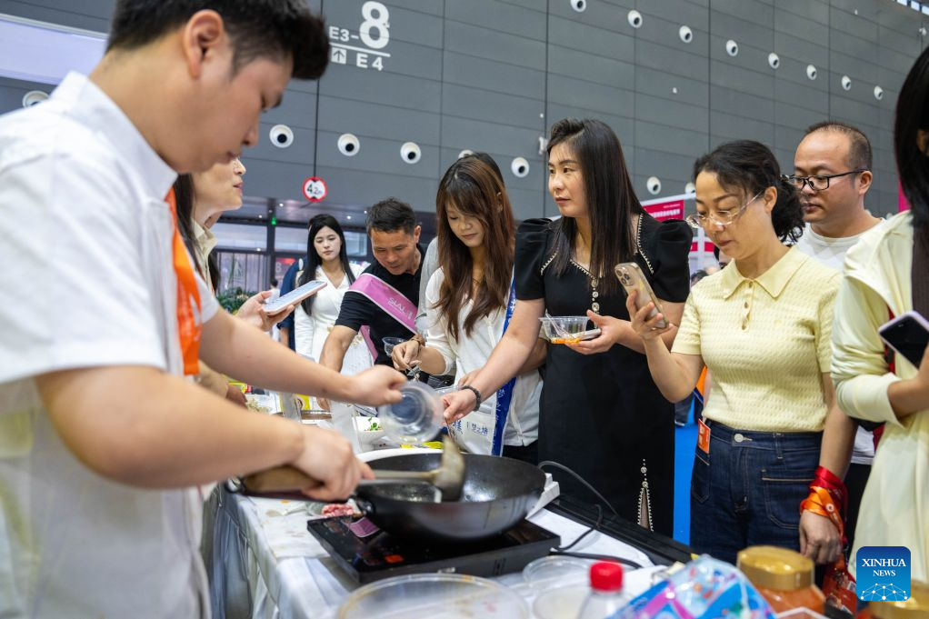 A staff member (1st L) makes snacks for visitors during the 11th China International Food & Catering Expo in Changsha, central China's Hunan Province, Sept. 18, 2026. The expo kicked off here on Friday, attracting over 1,300 exhibitors from more than 30 countries and regions. With a total exhibition area of nearly 70,000 square meters, the expo features over 7,000 exhibits in categories including food ingredients, wines, ceramic ware, hotel facilities, and cold-chain logistics. (Xinhua/Chen Sihan)