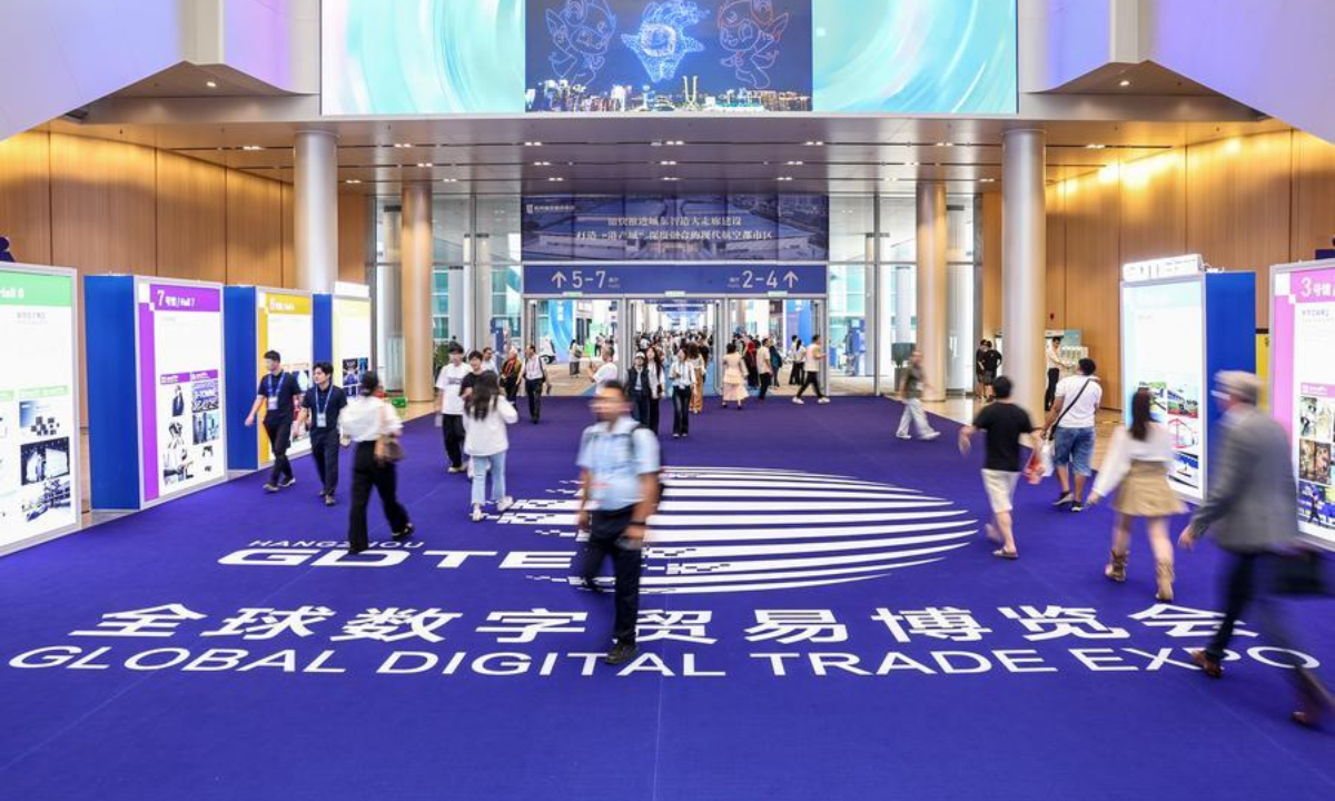 People visit the 4th Global Digital Trade Expo in Hangzhou, east China's Zhejiang Province, Sept. 25, 2025. (Xinhua/Jiang Han)