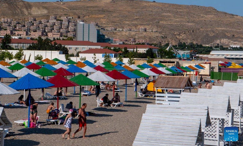 People enjoy their leisure time at Shikhov Beach in Baku, Azerbaijan, June 20, 2026. The temperature in Baku hit 33 degrees Celsius in the afternoon on June 20. Shikhov Beach in Baku attracted numerous locals and tourists for swimming and leisure. (Xinhua/Chen Junfeng)