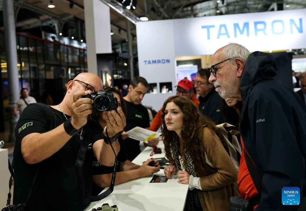 Visitors talk with exhibitors at the Salon Photo & Video in Paris, France, Oct. 8, 2026. The Salon Photo & Video opened in Paris on Thursday, featuring equipment displays, photography exhibitions, talks and hands-on activities. (Xinhua/Wu Huiwo)