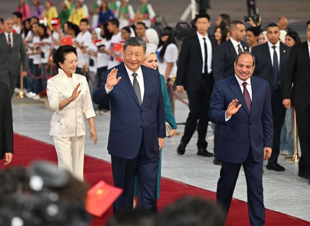 Chinese President Xi Jinping arrives in Cairo for a state visit to Egypt at the invitation of Egyptian President Abdel Fattah El-Sisi, on Sept. 1, 2026. Upon the arrival, Egyptian President Abdel Fattah El-Sisi and his wife welcomed Xi and his wife, Peng Liyuan, at the Cairo International Airport. (Xinhua/Yin Bogu)