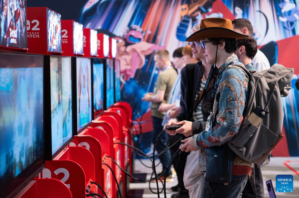 People play games at the booth of Nintendo at Gamescom 2026 in Cologne, Germany, Aug. 26, 2026. The world's largest trade fair for computer and video games Gamescom kicked off here on Wednesday. The five-day event is attended by more than 1,600 exhibitors from 67 countries and regions, over 70 percent of whom are international companies. (Xinhua/Zhang Haofu)