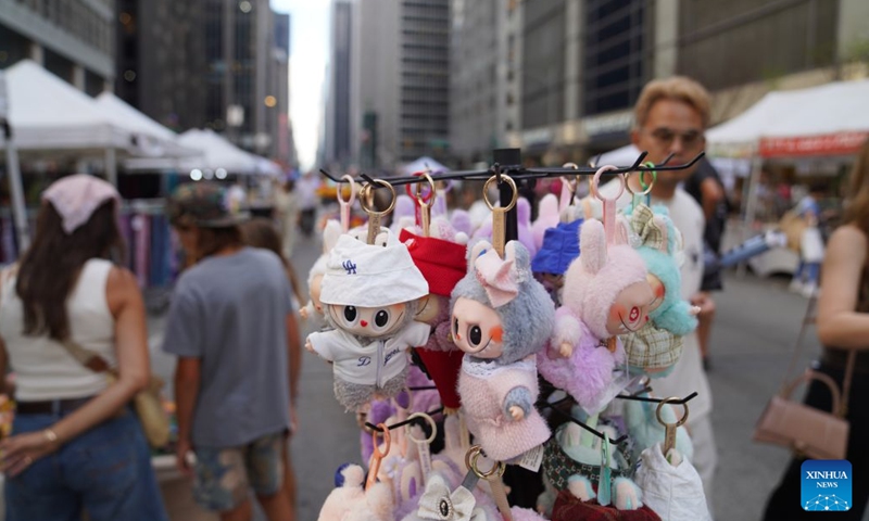 People visit the Avenue of the Americas Summer Expo at middle town of Manhattan in New York, the United States, on June 21, 2026. (Xinhua/Zhang Fengguo)

