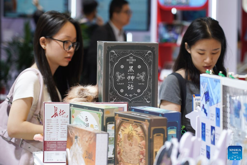 Visitors browse and select cultural and creative products during the 16th China International Digital Publishing Expo in Jinan, east China's Shandong Province, Aug. 27, 2026.
The expo will run from Aug. 27 to 29 in Jinan, capital of east China's Shandong Province. First held in 2005, the expo is a major platform aimed at promoting the development of the digital publishing industry. (Xinhua/Zhu Zheng)