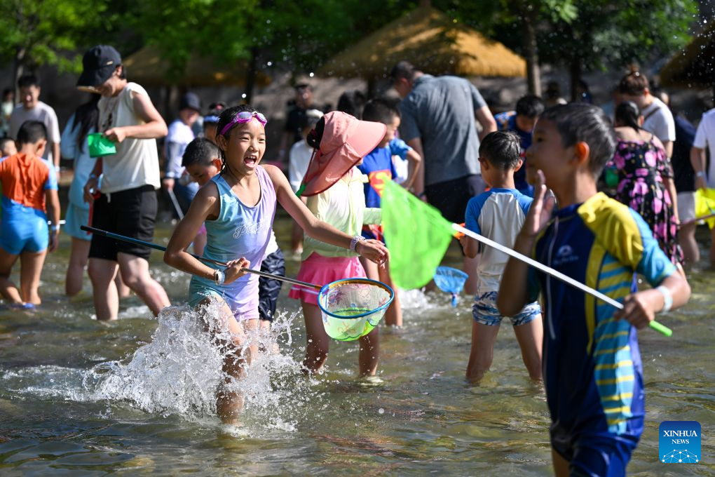 Tourists play at a water park in Tianjin, north China, Aug. 4, 2026. (Xinhua/Sun Fanyue)