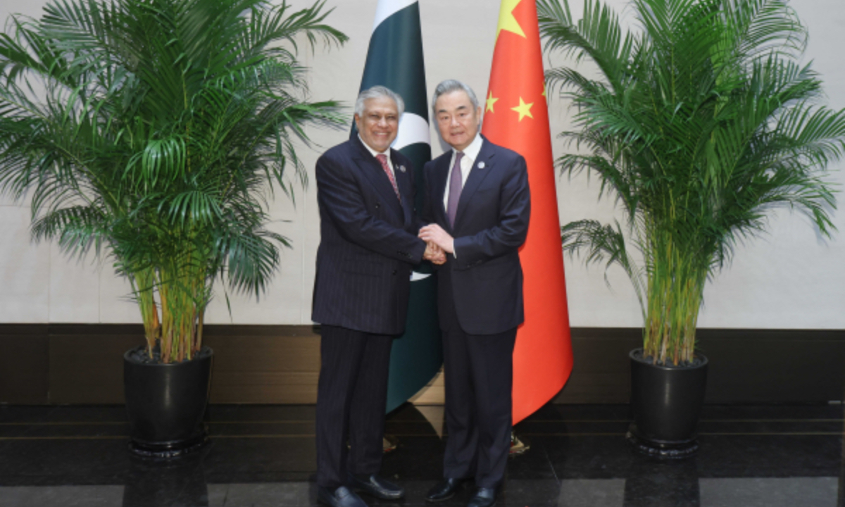 Chinese Foreign Minister Wang Yi and Pakistani Deputy Prime Minister and Foreign Minister Mohammad Ishaq Dar on July 16, 2026 in Shanghai. Photo: Chinese Foreign Ministry