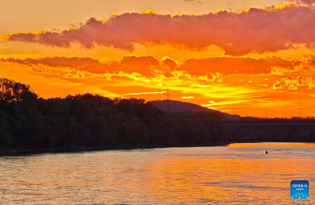 This photo taken on Sept. 5, 2026 shows a sunset view by the Danube river in Bratislava, capital of Slovakia. (Xinhua/Liu Haodong)