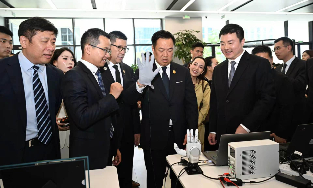 Thai Prime Minister Anutin Charnvirakul (center) experiences a dexterous hand product developed by AgiBot in Shanghai, on July 17, 2026. Photo: Courtesy of AgiBot ?