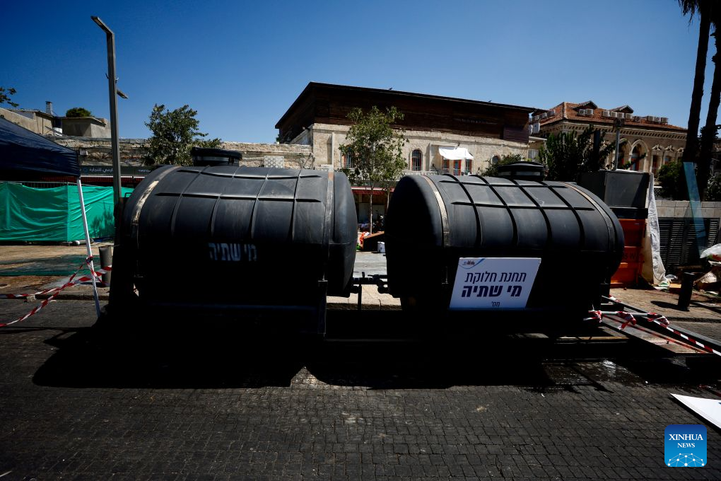 A water supply point is set up on a street in Jerusalem, Sept. 1, 2026.
Several Jerusalem neighborhoods experienced prolonged water outages, while alternative supplies and public water taps were provided. (Photo by Jamal Awad/Xinhua)