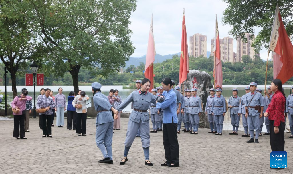 Performers stage a short outdoor performance, titled Farewell, in Yudu County of Ganzhou City, east China's Jiangxi Province, July 28, 2026. At a ferry in Yudu County, a short outdoor performance is staged every few days. The performance, titled Farewell, recreates the autumn of 1934, when local residents in Yudu County saw off troops led by the Communist Party of China as they set out on the Long March.
Nearly 300 volunteers from all walks of life team up with over 20 professional actors to bring the production to life. Since its public debut in 2021, Farewell has been staged more than 800 times. (Photo by Xiao Liang/Xinhua)