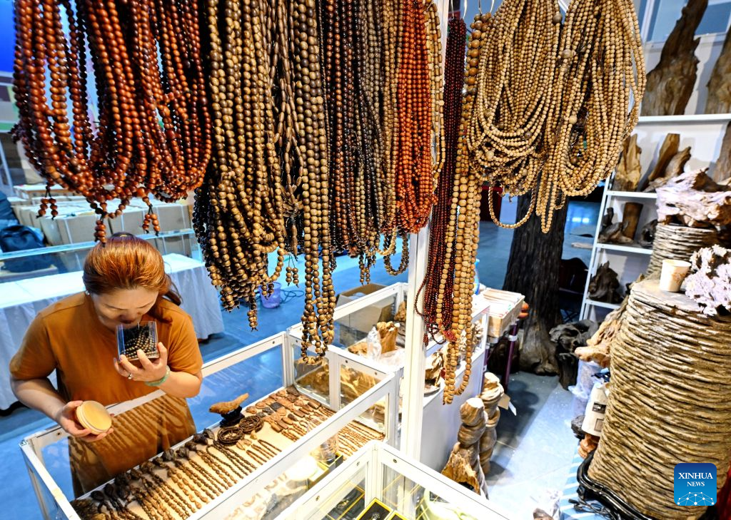 A Vietnamese exhibitor arranges agarwood beads and woodcarving products at the venue of the 26th China International Fair for Investment & Trade (CIFIT) in Xiamen, southeast China's Fujian Province, Sept. 7, 2026. The 26th CIFIT is slated to be held here from Sept. 8 to 11. (Xinhua/Lin Shanchuan)