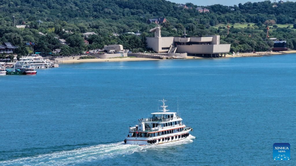 An aerial drone photo taken on Sept. 7, 2026 shows a tourist boat heading towards the Liugong Island in Weihai City, east China's Shandong Province. (Xinhua/Zhu Zheng)
