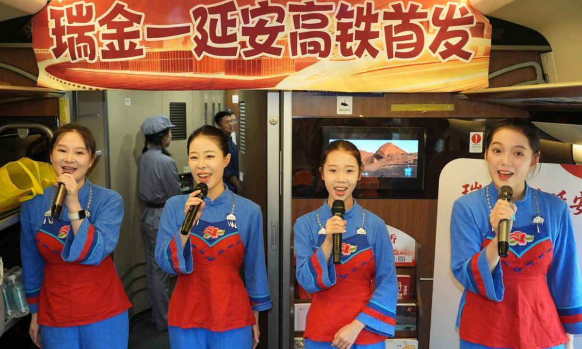Actresses perform on the first high-speed train from Ruijin in east China's Jiangxi Province to Yan'an in northwest China's Shaanxi Province, Sept. 6, 2026. (Xinhua/Shao Rui)